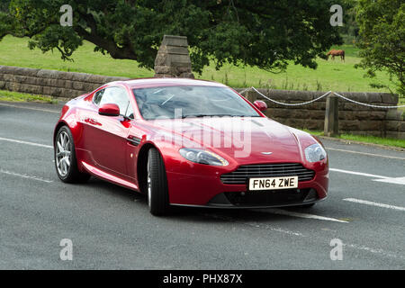 2015 Aston Martin Vantage V8 Red Classic Cars, veterano, restaurato, auto, classic, veicolo, automobile vecchia, trasporto, retrò, trasporti, REGNO UNITO Foto Stock