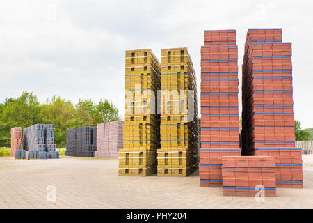Alta cataste di pietre come stock di società Foto Stock