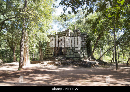Cambogia SRA EM PRASAT Koh Ker tempio Khmer Foto Stock