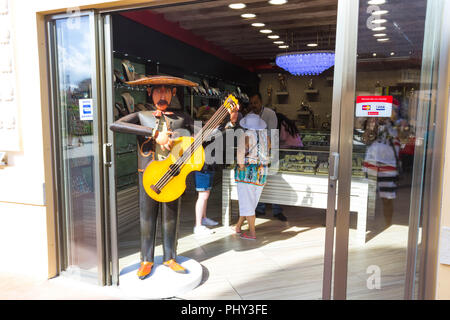 Cozumel, Messico - Dicembre 2015: l'entrata al negozio in area dello shopping presso il porto di mare. Foto Stock