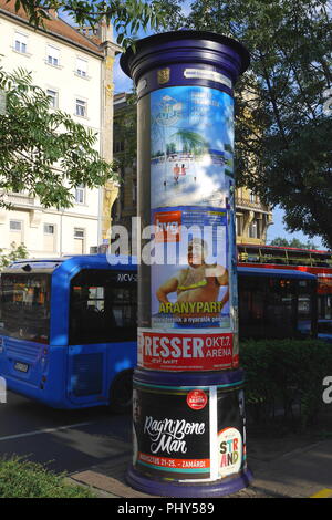 Morris colonna colonna pubblicità, Budapest, Ungheria Foto Stock