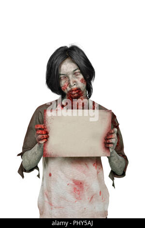 Uomo di zombie con il supporto del sangue per carta copyspace isolato su sfondo bianco Foto Stock