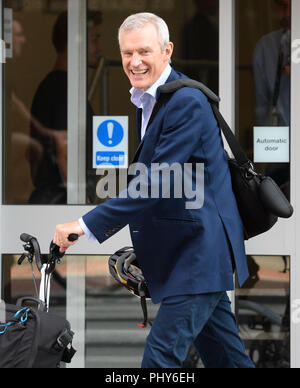 Jeremy foglie di vite di ITN Studios di Londra dopo aver presentato il primo episodio del suo nuovo spettacolo per il canale 5. Foto Stock