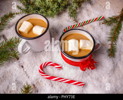 Concetto di vacanza, cioccolato caldo con marsmallow caramelle Foto Stock