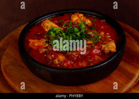Cucina georgiana chashushuli con carne e pomodoro Foto Stock
