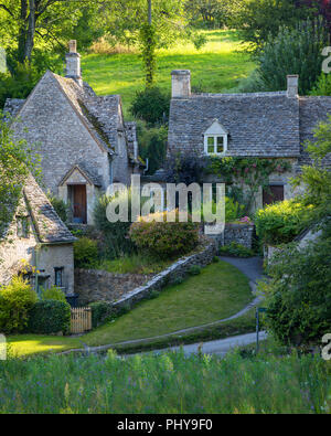 Arlington Row - case costruite per i tessitori locali, Bibury, Glocestershire, Inghilterra Foto Stock