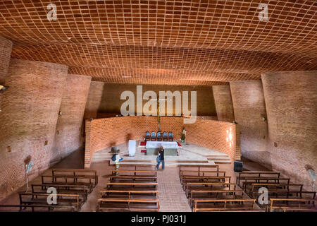 Chiesa di Cristo di lavoratore e di Nostra Signora di Lourdes, Cristo obrero chiesa (1960), Estacion Atlantida, Canelones, Uruguay Foto Stock