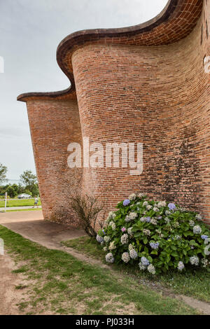 Chiesa di Cristo di lavoratore e di Nostra Signora di Lourdes, Cristo obrero chiesa (1960), Estacion Atlantida, Canelones, Uruguay Foto Stock