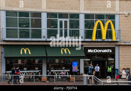 Reading, Regno Unito - 31 agosto 2018: l'ingresso al ristorante McDonalds al Riverside Foto Stock
