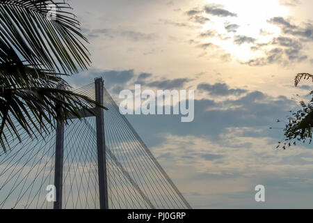 La seconda quella di Howrah bridge - lo storico ponte a sbalzo sul fiume Gange. Foto Stock