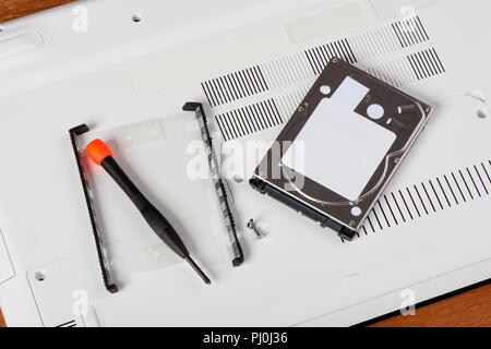 Unità disco rigido aseembly kit staffa HDD e su una parte inferiore del notebook Foto Stock