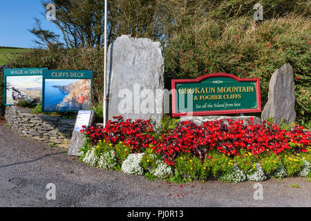 Ingresso Geokaun Mountain e Fogher scogliere, Valentia Island, nella contea di Kerry, Irlanda Foto Stock