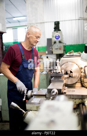 Lavorare con la macchina Foto Stock