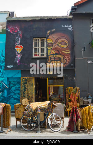 Rue Paul Bert, Marche aux Puces, Saint-Ouen, Parigi, Francia Foto Stock