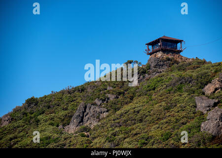 La Torretta di avvistamento incendi a est la vetta di Monte Tamalpais, Marin County, California. Foto Stock