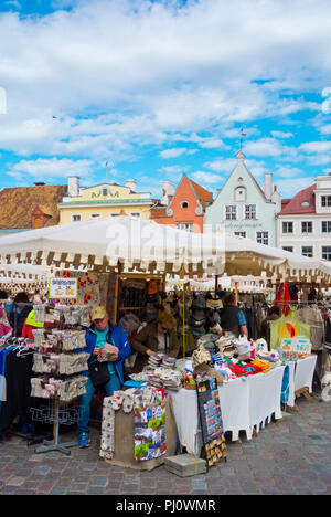 Le bancarelle del mercato, durante la medievale giorni evento, Raekoja plats, la Town Hall Square, Città vecchia, Tallinn, Estonia Foto Stock