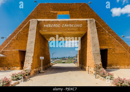 Los Santos , Colombia - 12 Febbraio 2017 : Mercado Campesino de Acuarela porta d'ingresso a Los Santos Santander in Colombia Sud America Foto Stock