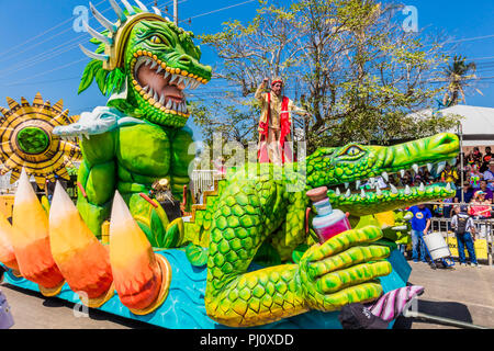 Barranquilla Colombia - Febbraio 25, 2017 : le persone che partecipano alla sfilata della festa di carnevale di Barranquilla Atlantico Colombia Foto Stock