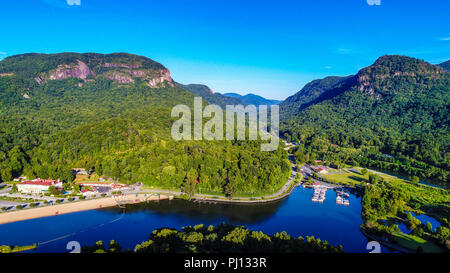 Vista aerea del Lago di esca, Carolina del Nord vicino al camino Rock State Park. Foto Stock