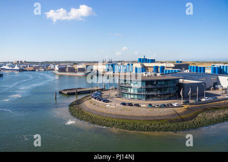 Edificio ardente nel porto di Ijmuiden Paesi Bassi Foto Stock