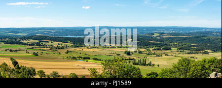 Valle di Allier vicino a Pradelles, Stevenson sentiero, vista sul lago Naussac, alta Loira, Auvergne Rodano Alpi, Francia Foto Stock