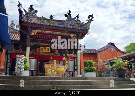 L'entrata principale del tempio del serpente in Bayan Lepas, Penang, una delle principali attrazioni turistiche di questa città del patrimonio Foto Stock