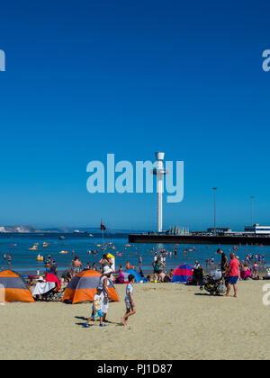 Spiaggia di Weymouth e bay in una calda giornata estiva, Weymouth, Jurassic Coast, Dorset, England, Regno Unito Foto Stock