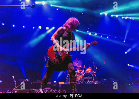 KIEV, UCRAINA - Luglio 04, 2018: American Christian metal rock band la padella e Korey Cooper, chitarra ritmica si esibisce dal vivo presso la Atlas Weekend Festiv Foto Stock