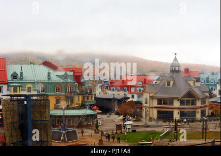 Mont Tremblant Village in autunno, Laurentians, Quebec, Canada Foto Stock