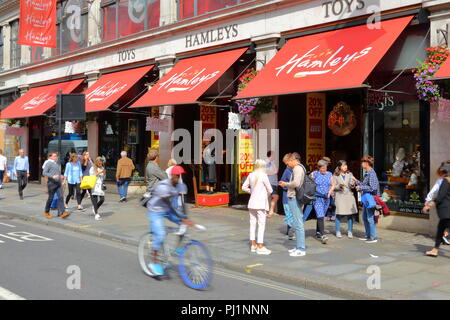 Parte anteriore del negozio di giocattoli Hamleys Shop in Regent Street, Londra, Regno Unito Foto Stock