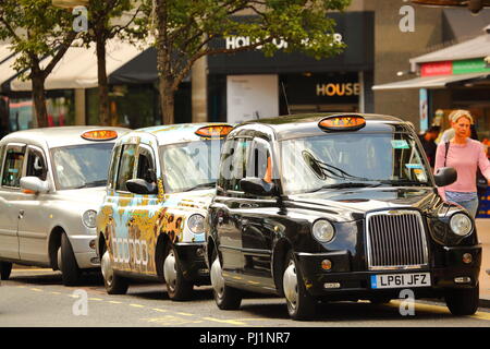 Taxi in Oxford Street, London, Regno Unito Foto Stock