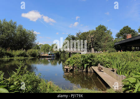 Il ponte sul fiume Stour al Mulino di Flatford, Flatford Road, East Bergholt, Colchester, Regno Unito Foto Stock