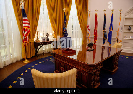 Replica dell'Ufficio ovale, il Richard Nixon Presidential Library and Museum, Yorba Linda, California, Stati Uniti d'America Foto Stock