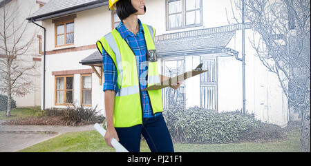 Immagine composita delle donne architetto azienda negli appunti e blueprint contro uno sfondo grigio Foto Stock