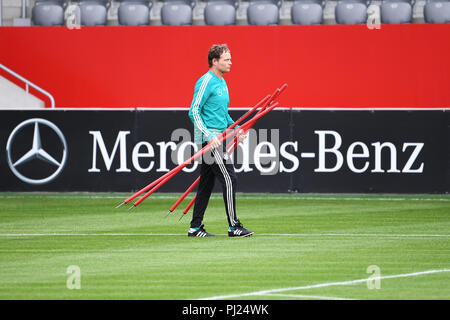 DFB assistant coach Marcus Sorg (Germania) prepara la formazione. GES / Calcio / la formazione della squadra nazionale di calcio tedesca in Muenchen, 03.09.2018 Football / Pratica Squadra Nazionale di calcio tedesca, Monaco, 3 settembre, 2018 | Utilizzo di tutto il mondo Foto Stock