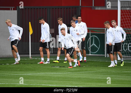 Julian Brandt (Germania), Kai Havertz (Germania), Nils Petersen (Germania), Marco Reus (Germania), Toni Kroos (Germania), Mats Hummels (Germania), Matthias Ginter (Germania), Timo Werner (Germania) (da sinistra a destra) ). GES/calcio/Formazione della squadra nazionale di calcio tedesca in Muenchen, 03.09.2018 Calcio/pratica squadra nazionale di calcio tedesca, Monaco, 3 settembre, 2018 | Utilizzo di tutto il mondo Foto Stock