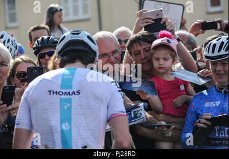 Cranbrook, Devon, Regno Unito, 3 settembre 2018. Il tour della Gran Bretagna, stadio 2 Cranbrook a Barnstaple. Vincitore del Tour de France Geraint Thomas, TEAM SKY, segni autografi in anticipo di fase 2 in Cranbrook. Credito: David Partridge/Alamy Live News Foto Stock