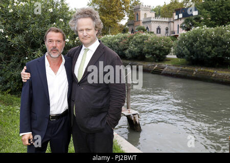 Venezia, Italia. 2 Sep, 2018. Sebastian Koch e Florian Henckel von Donnersmarck a cena la ricezione del Film- und Medienstiftung NRW durante il settantacinquesimo Venice Film Festival presso il Ristorante Valentino il 2 settembre 2018 a Venezia, Italia. | Verwendung weltweit Credito: dpa/Alamy Live News Foto Stock