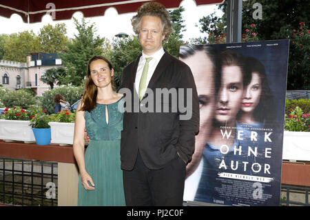 Venezia, Italia. 2 Sep, 2018. Florian Henckel von Donnersmarck con moglie Christiane Asschenfeldt alla cena la ricezione del Film- und Medienstiftung NRW durante il settantacinquesimo Venice Film Festival presso il Ristorante Valentino il 2 settembre 2018 a Venezia, Italia. | Verwendung weltweit Credito: dpa/Alamy Live News Foto Stock