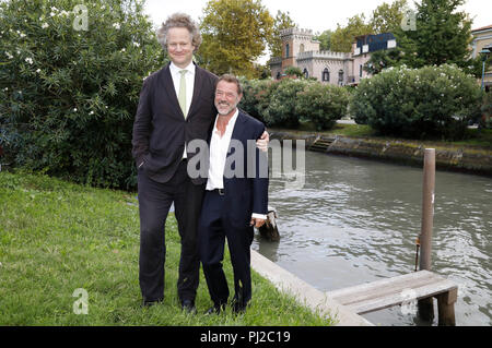 Venezia, Italia. 2 Sep, 2018. Florian Henckel von Donnersmarck e Sebastian Koch a cena la ricezione del Film- und Medienstiftung NRW durante il settantacinquesimo Venice Film Festival presso il Ristorante Valentino il 2 settembre 2018 a Venezia, Italia. | Verwendung weltweit Credito: dpa/Alamy Live News Foto Stock