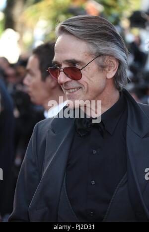 Cannes, Francia. 22 Maggio, 2012. Attore Jeremy Irons arriva alla premiere di 'Uccidendo dolcemente' durante il sessantacinquesimo Cannes Film Festival presso il Palais des Festivals a Cannes, Francia, il 22 maggio 2012. Credito: Hubert Boesl | in tutto il mondo di utilizzo/dpa/Alamy Live News Foto Stock