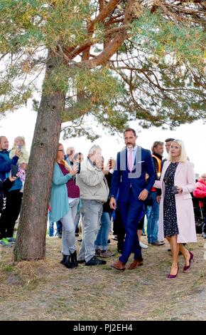 Svelvik, Norvegia. 04 Sep, 2018. Il principe ereditario Haakon e Crown Princess Mette-Marit della Norvegia a Svelvik, il 4 settembre 2018, su 1 dei 3 giorni per la visita alla contea di Vestfold foto : Albert Nieboer/ Paesi Bassi OUT/point de vue OUT | Credit: dpa/Alamy Live News Foto Stock