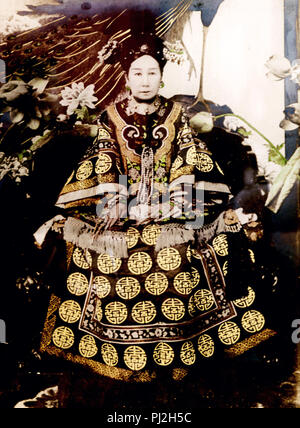 Empress Dowager Cixi (1835 - 1908), mancesi clan Yehenara, Cinese Empress Dowager e regent che ha controllato efficacemente il governo cinese alla fine della dinastia Qing per 47 anni dal 1861 fino alla sua morte nel 1908. Foto Stock