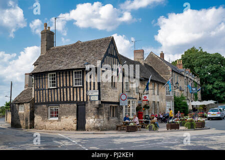 Il canto casa e ufficio postale di Fairford, Cotswolds, Gloucestershire, Inghilterra Foto Stock