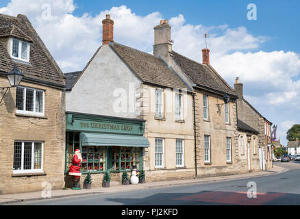 Il negozio di Natale in Lechlade sul Tamigi, Gloucestershire , Inghilterra Foto Stock