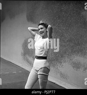Dame Margot Fonteyn preparazione sul palco a Chicago Civic Opera House. Ottobre, 1962. Foto Stock