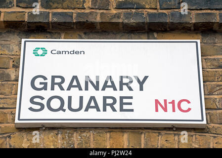 Granary Square N1C Segno, Kings Cross, London Borough of Camden Inghilterra Gran Bretagna REGNO UNITO Foto Stock