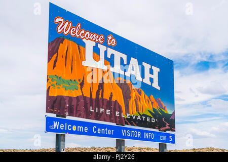 Utah,Stati Uniti d'America. 06-01-17 : utah segno vicino alla strada sulla giornata di sole. Foto Stock