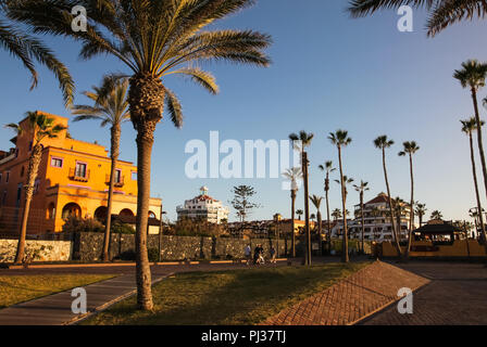 Costa Adeje, Tenerife, Spagna - 28 Luglio 2013: Hotel a Tenerife. Infrastruttura per i turisti. Foto Stock