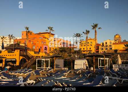 Costa Adeje, Tenerife, Spagna - 28 Luglio 2013: Hotel a Tenerife. Infrastruttura per i turisti. Foto Stock